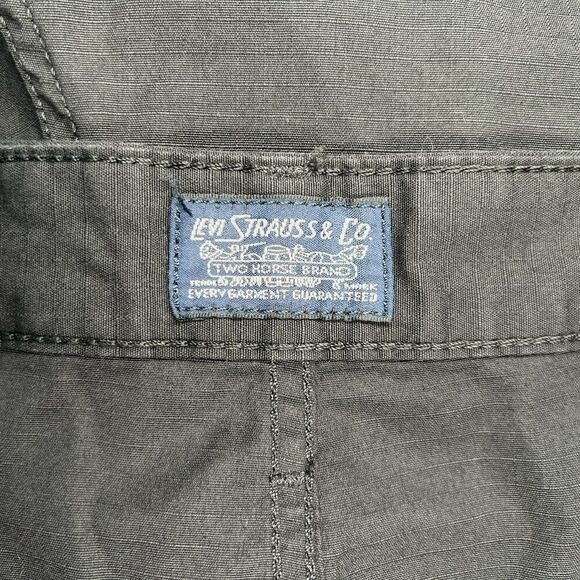 Levi's Men's Size 44 Black Carrier Cargo Shorts - Picture 8 of 13